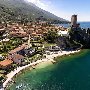 Castello Front Hotel